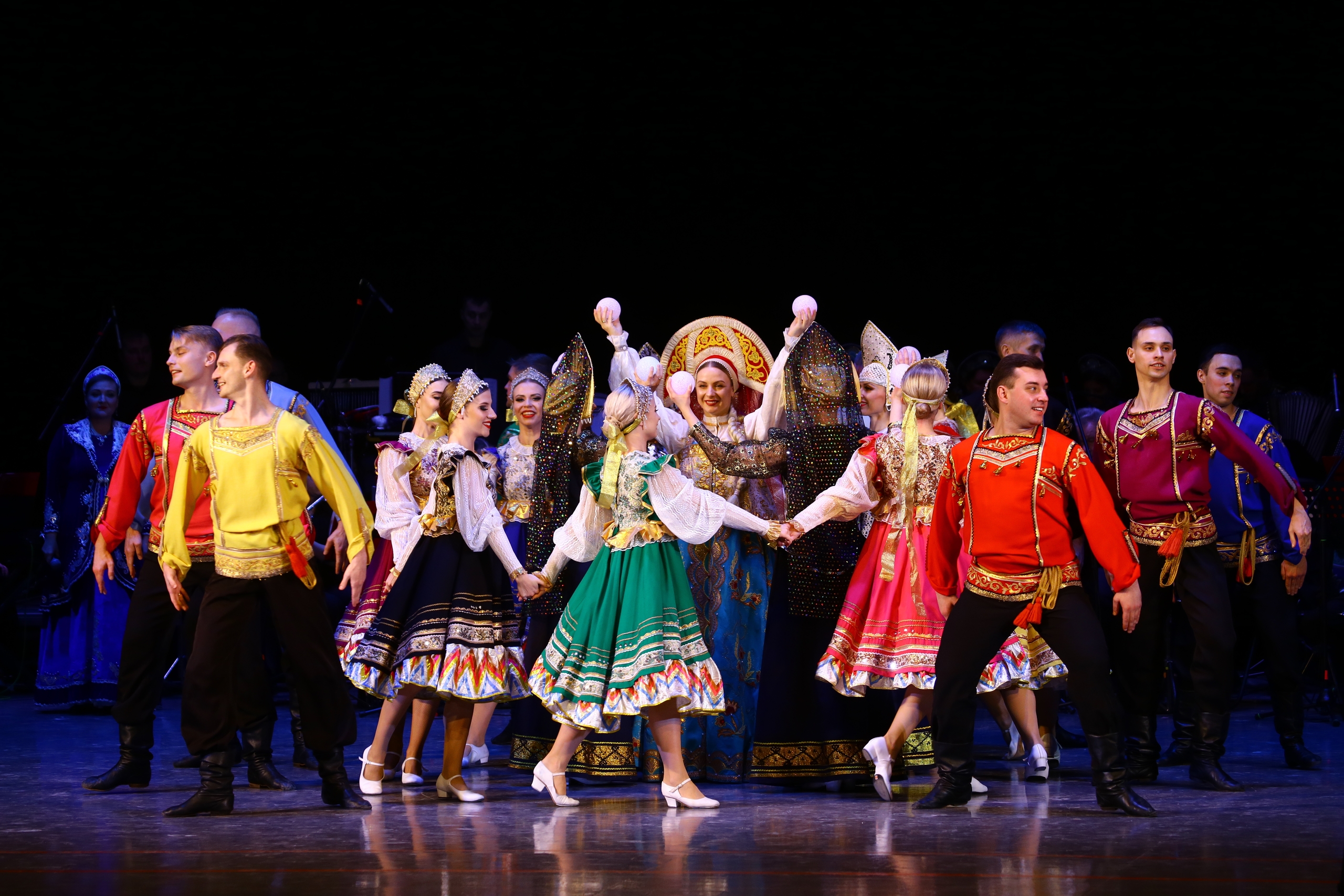 23 ноября артисты Государственного ансамбля песни и танца &quot;Волга&quot; имени В.А. Ионова приняли участие в грандиозном событии -праздновании 50 -летия народного коллектива ансамбля танца &quot;Волга&quot; .